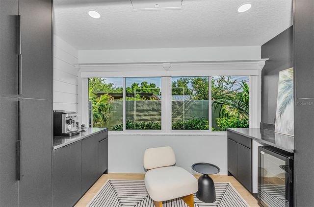 861 RAFAEL BOULEVARD NE, St Petersburg, FL 33704