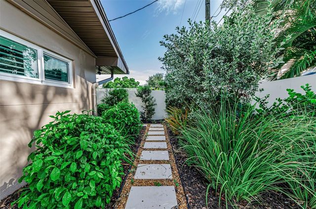 861 RAFAEL BOULEVARD NE, St Petersburg, FL 33704