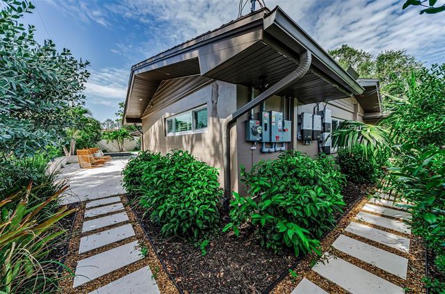 861 RAFAEL BOULEVARD NE, St Petersburg, FL 33704