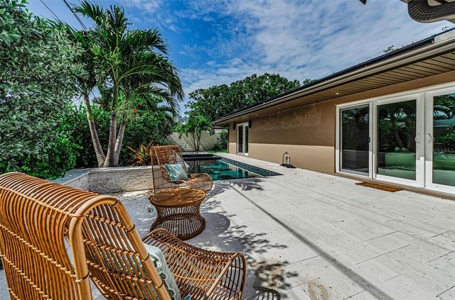 861 RAFAEL BOULEVARD NE, St Petersburg, FL 33704