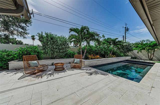 861 RAFAEL BOULEVARD NE, St Petersburg, FL 33704