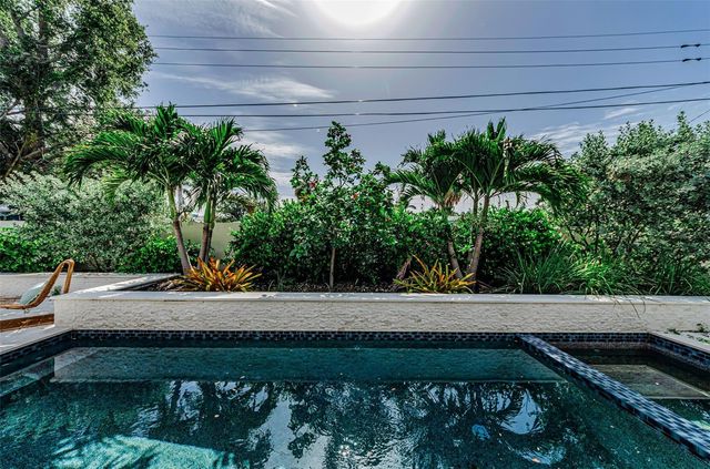 861 RAFAEL BOULEVARD NE, St Petersburg, FL 33704