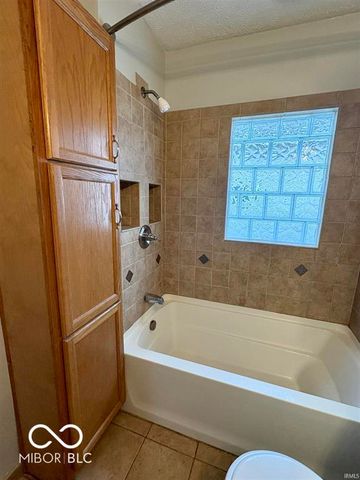 513 E Centennial Avenue, Muncie, IN 47303