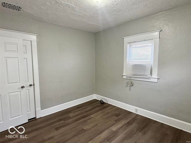 513 E Centennial Avenue, Muncie, IN 47303