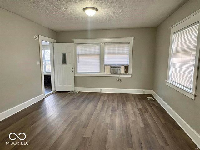 513 E Centennial Avenue, Muncie, IN 47303