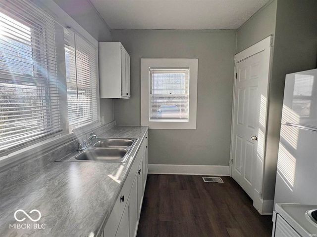 513 E Centennial Avenue, Muncie, IN 47303