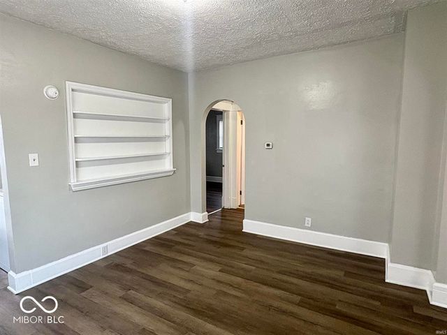 513 E Centennial Avenue, Muncie, IN 47303