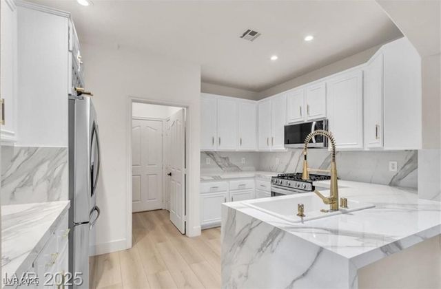 7616 Eastham Bay Avenue, Las Vegas, NV 89179