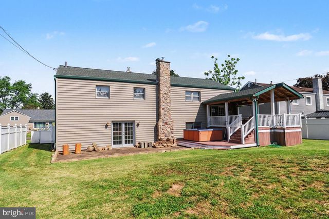 817 WORTHINGTON DR, Warminster, PA 18974