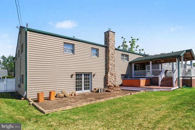817 WORTHINGTON DR, Warminster, PA 18974