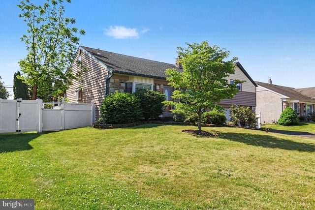 817 WORTHINGTON DR, Warminster, PA 18974