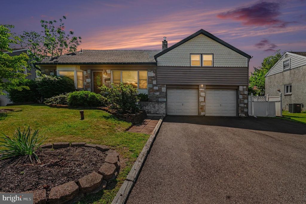 817 WORTHINGTON DR, Warminster, PA 18974