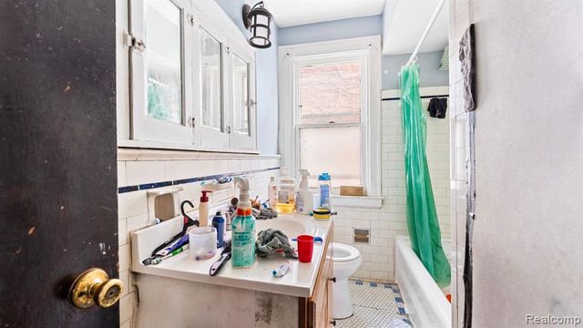 2951 Leslie Street, Detroit, MI 48238