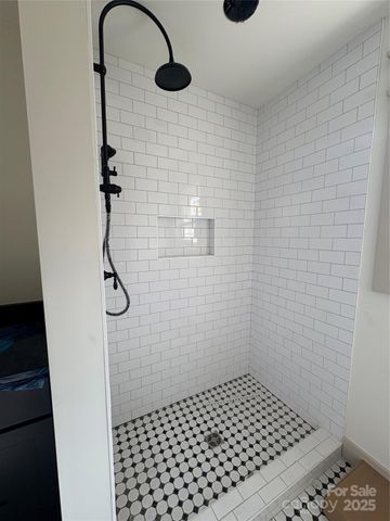 99 Arco Road, Asheville, NC 28805