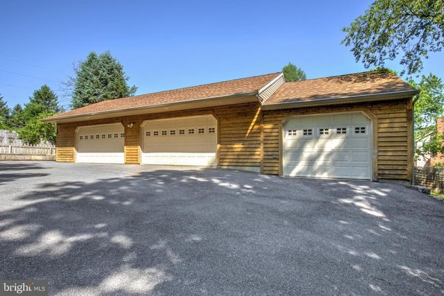1175 S MEADOW LN, Palmyra, PA 17078