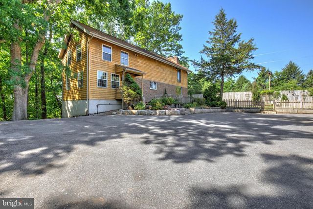 1175 S MEADOW LN, Palmyra, PA 17078