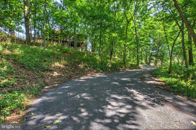 1175 S MEADOW LN, Palmyra, PA 17078
