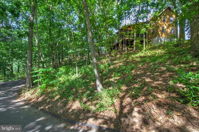 1175 S MEADOW LN, Palmyra, PA 17078