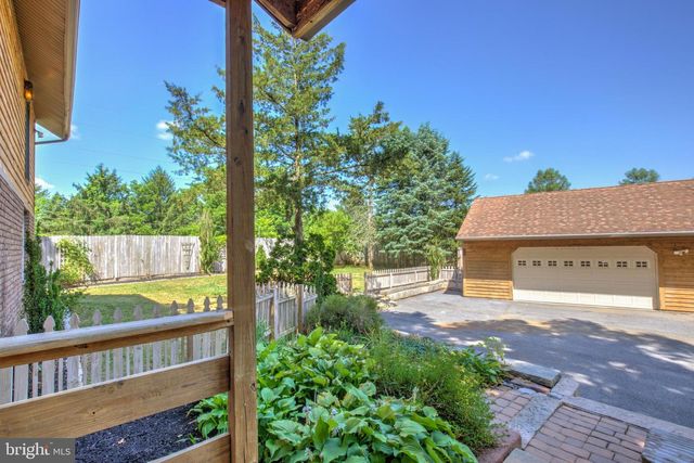 1175 S MEADOW LN, Palmyra, PA 17078