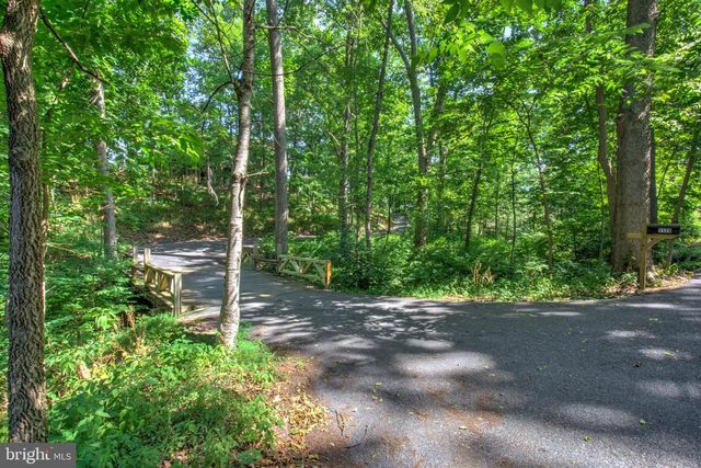 1175 S MEADOW LN, Palmyra, PA 17078