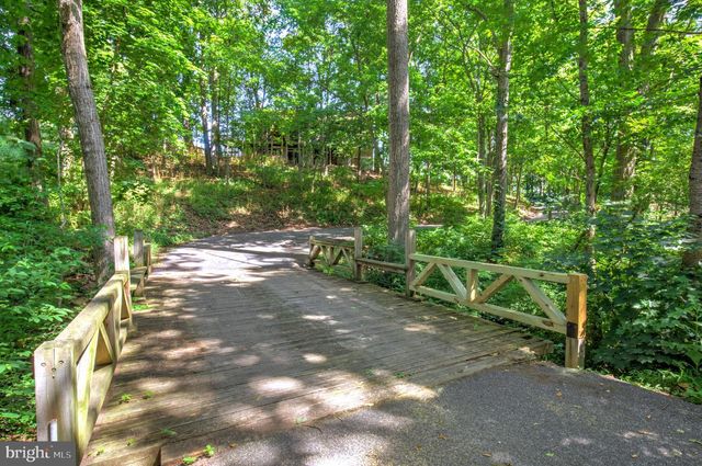 1175 S MEADOW LN, Palmyra, PA 17078