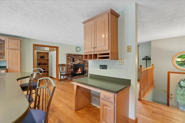 4 Debbie Street, Hooksett, NH 03106