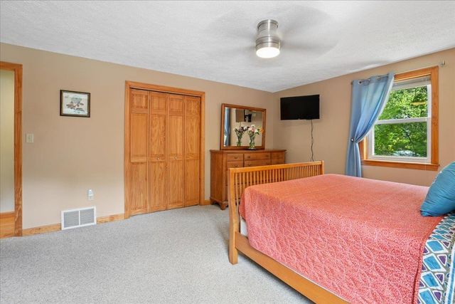 4 Debbie Street, Hooksett, NH 03106