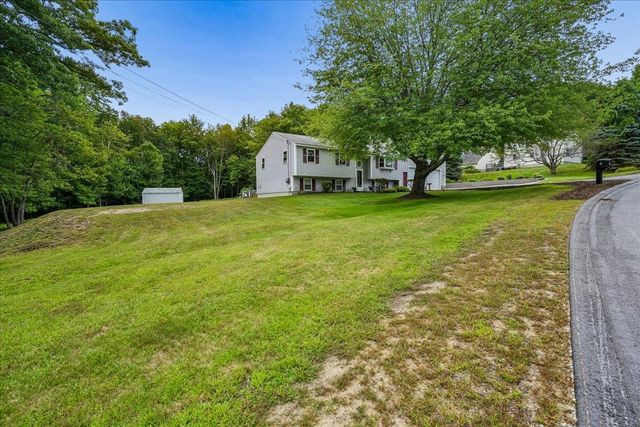 4 Debbie Street, Hooksett, NH 03106