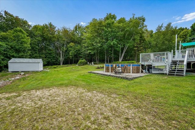 4 Debbie Street, Hooksett, NH 03106
