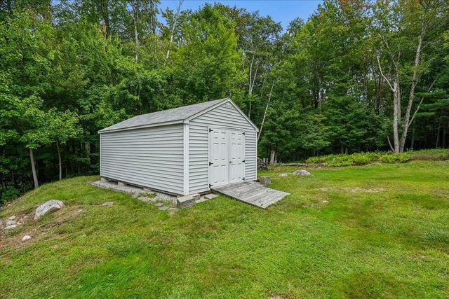 4 Debbie Street, Hooksett, NH 03106