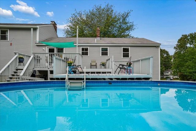 4 Debbie Street, Hooksett, NH 03106