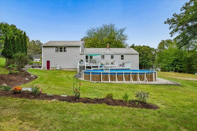 4 Debbie Street, Hooksett, NH 03106