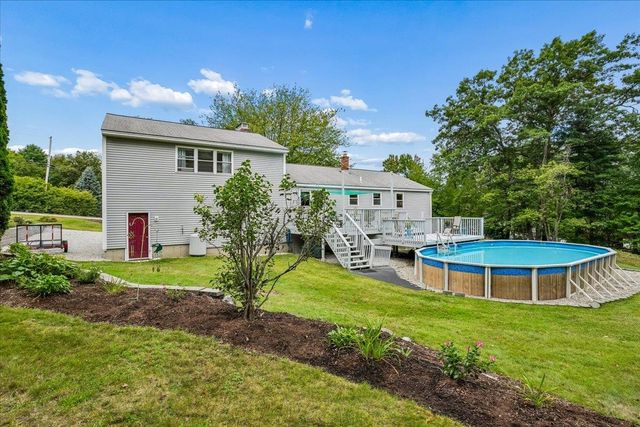 4 Debbie Street, Hooksett, NH 03106