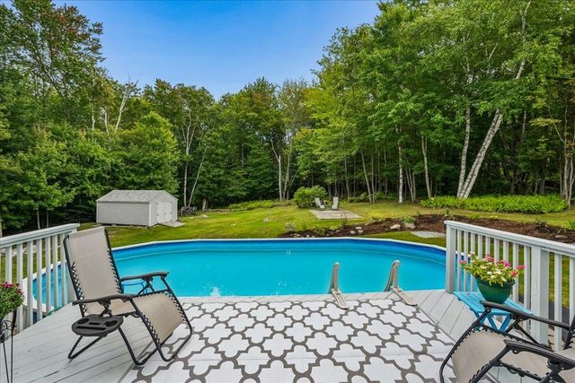 4 Debbie Street, Hooksett, NH 03106