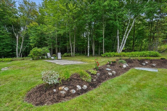 4 Debbie Street, Hooksett, NH 03106