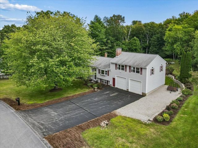 4 Debbie Street, Hooksett, NH 03106