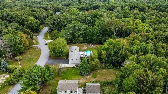 4 Debbie Street, Hooksett, NH 03106
