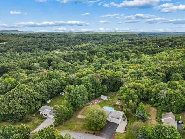 4 Debbie Street, Hooksett, NH 03106