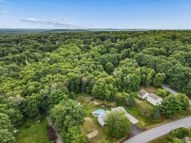 4 Debbie Street, Hooksett, NH 03106