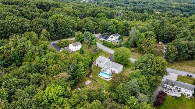 4 Debbie Street, Hooksett, NH 03106
