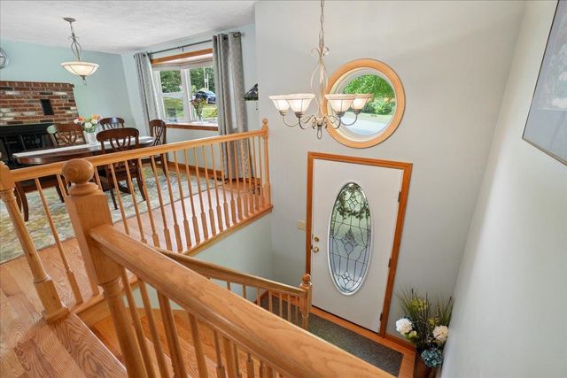 4 Debbie Street, Hooksett, NH 03106