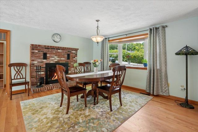 4 Debbie Street, Hooksett, NH 03106