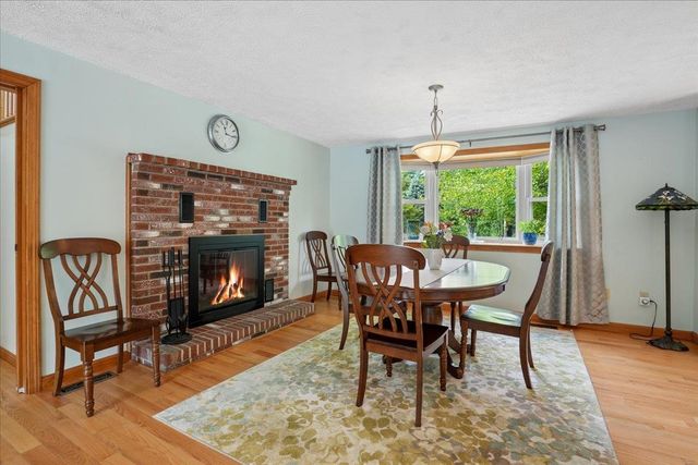4 Debbie Street, Hooksett, NH 03106