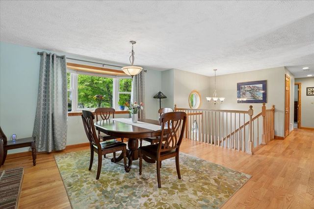 4 Debbie Street, Hooksett, NH 03106