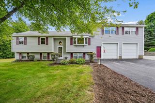 4 Debbie Street, Hooksett, NH 03106