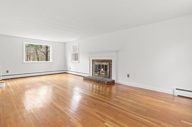 10 Glen Rd, Topsfield, MA 01983