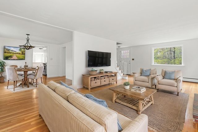 10 Glen Rd, Topsfield, MA 01983