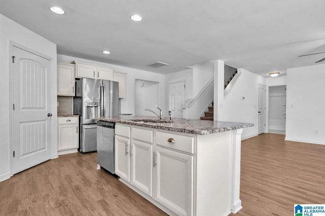 852 HUNTINGTON TRACE, Chelsea, AL 35043