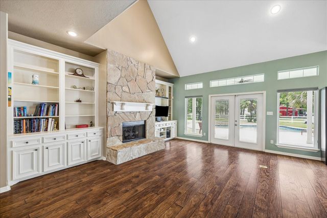9064 Grand Lake Estates Drive, Montgomery, TX 77316