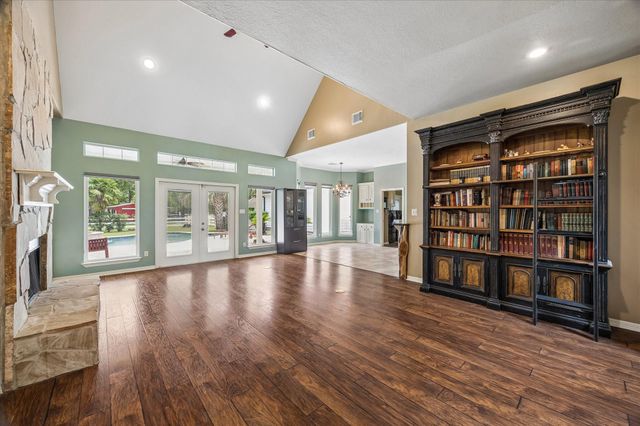 9064 Grand Lake Estates Drive, Montgomery, TX 77316
